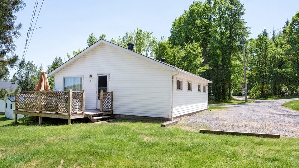 Lake Lookout and its deck on a sunny lawn